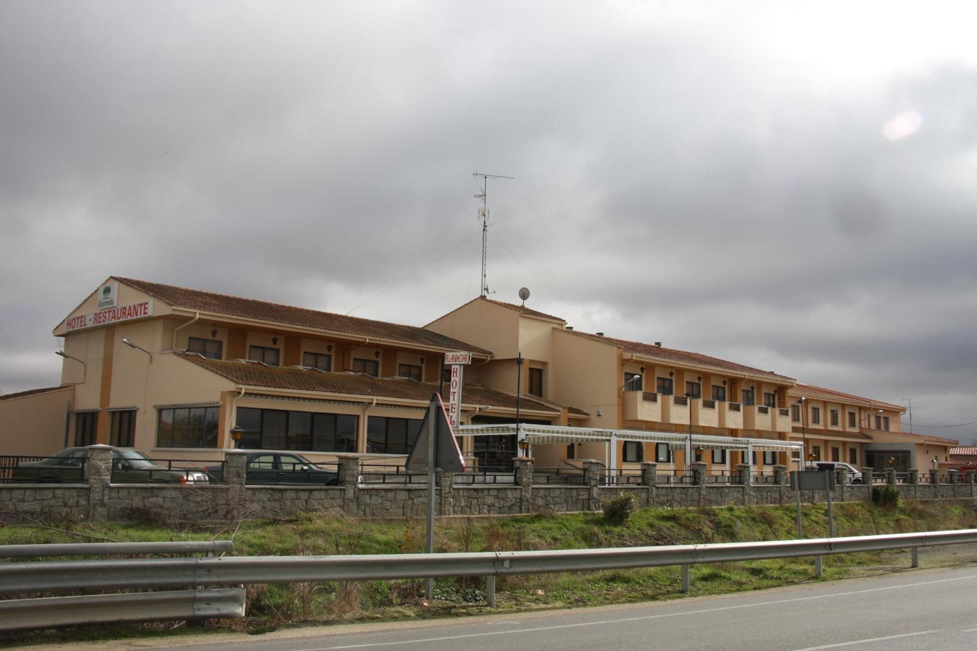 Hotel Alameda Alba De Tormes Exterior photo